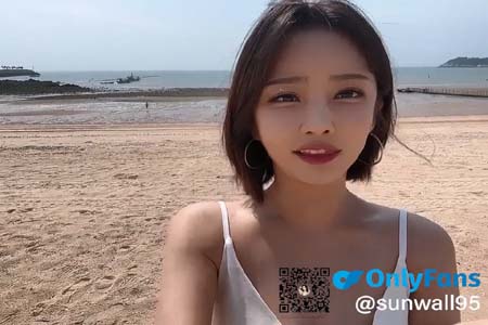 明星颜值反差女神〖sunwall〗海滩上的性爱，美美的脸 纤细的腰 酥酥的每一寸皮肤 身材和脸都没有缺点